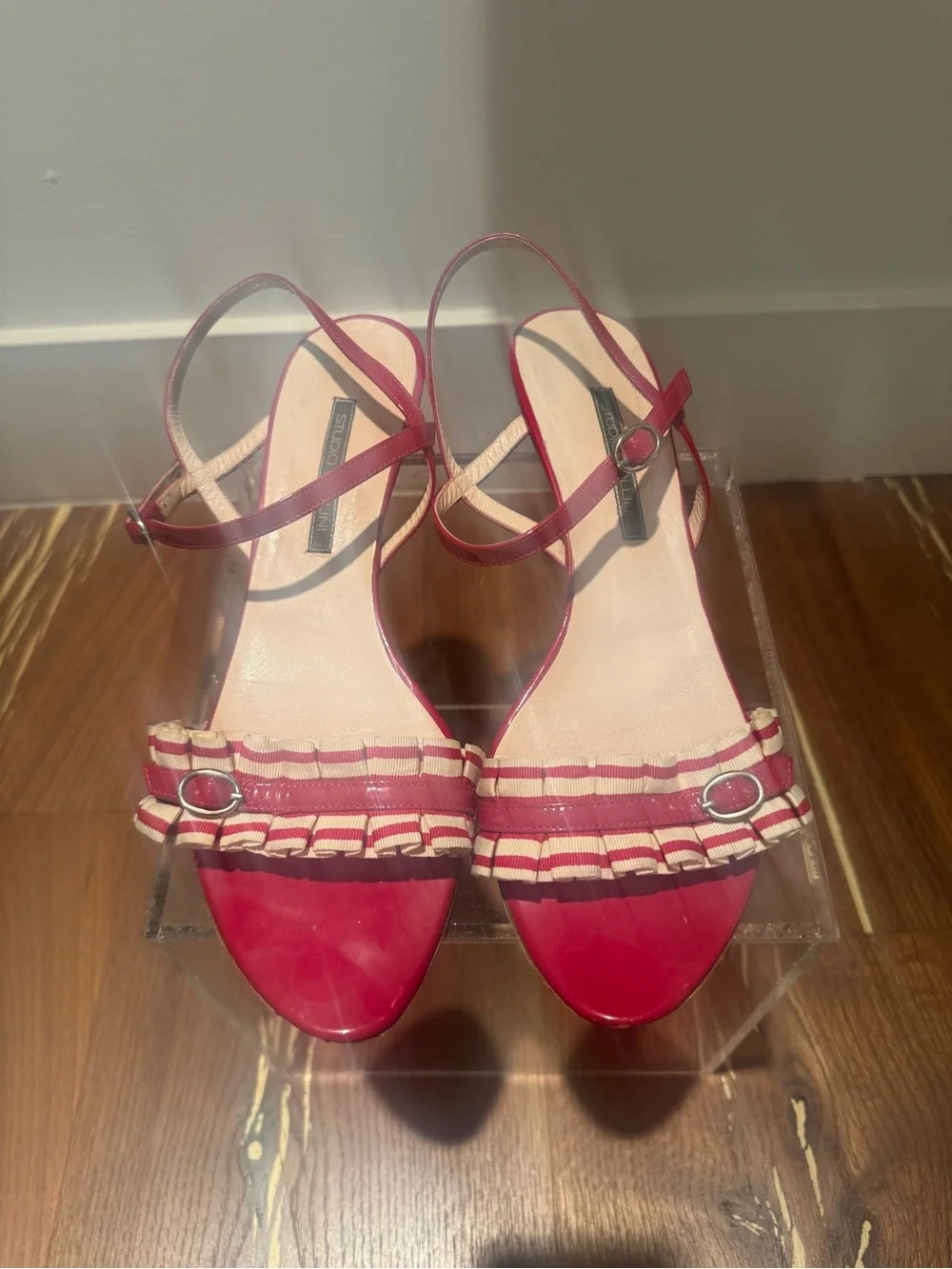 Studio Pollini Red Patent Ruffle Slingback Sandals. Size 40.  ♥️ Dolce Vita!